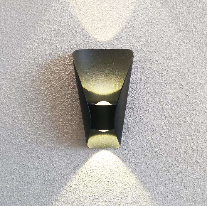 schwarze Außenleuchte