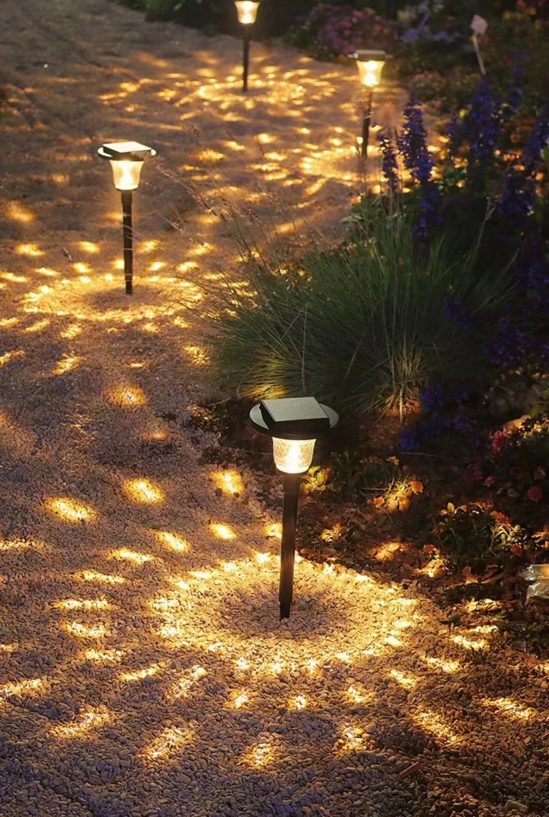Lampe à gazon solaire