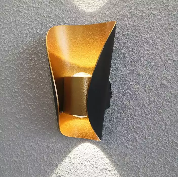 moderne Wandleuchte für den Außenbereich