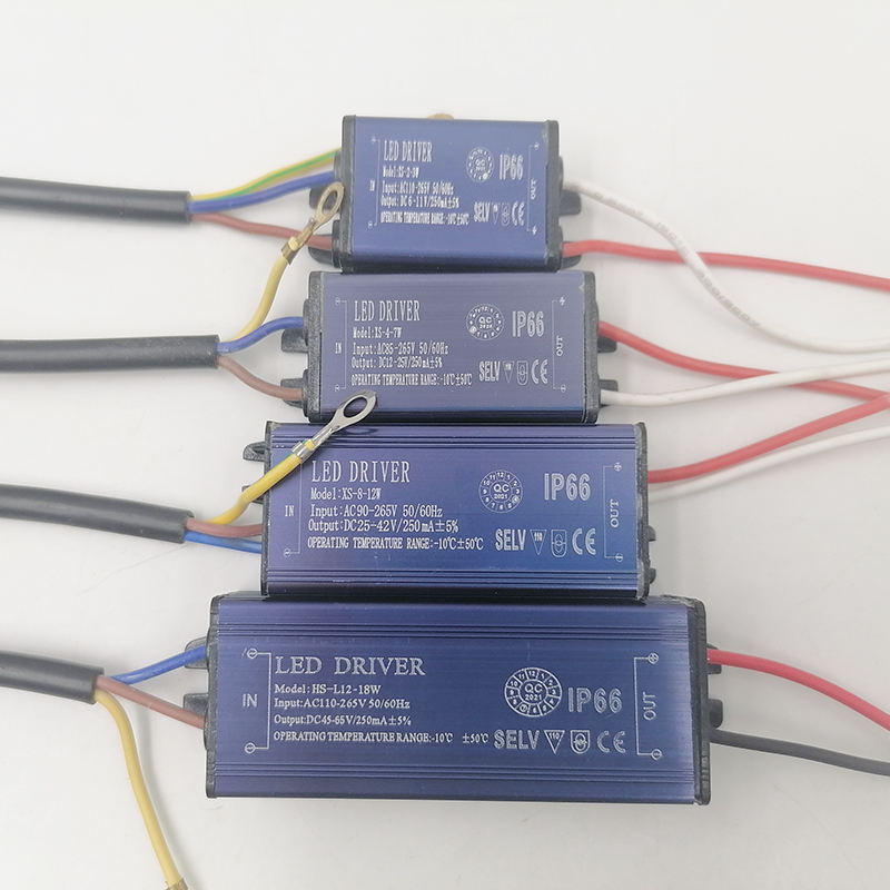 1-3 W / 4-7 W / 8-12 W / 13-18 W / 18-24 W Treiber IP65 wasserdichter Treiber aus Metallmaterial CE ROHS-Zertifizierung