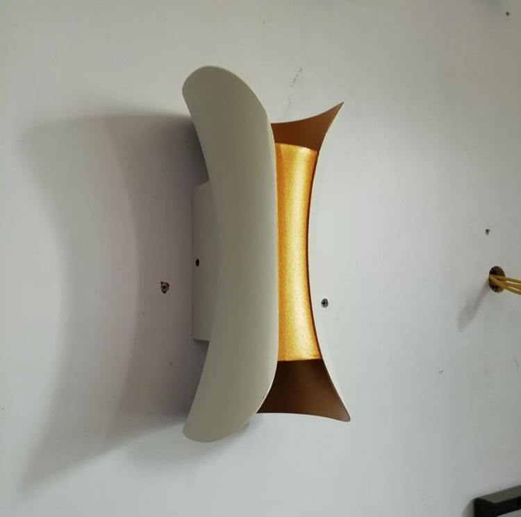 moderne Wandleuchte für den Außenbereich