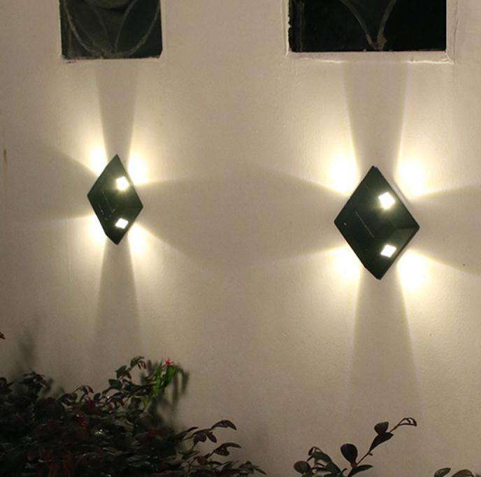 Lampe solaire à 4 LED IP65 étanche applique murale de cour pour jardin et décoration de villa 4 LED lampe solaire IP65 étanche applique murale de cour pour jardin et décoration de villa