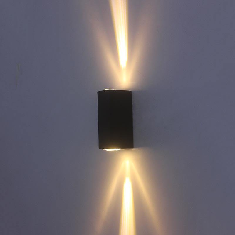 applique extérieure noire