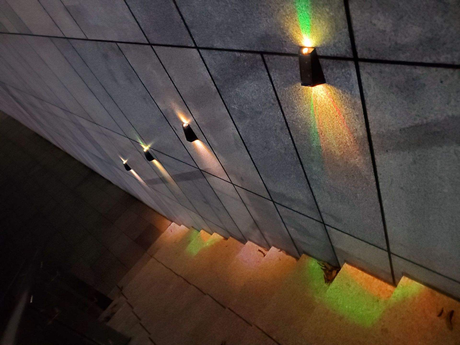 apliques de exterior con energía solar