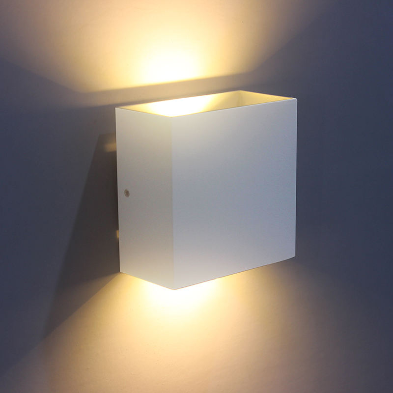 Direkt ab Werk liefern wir Lampen-Außenwandleuchten zu günstigen Preisen