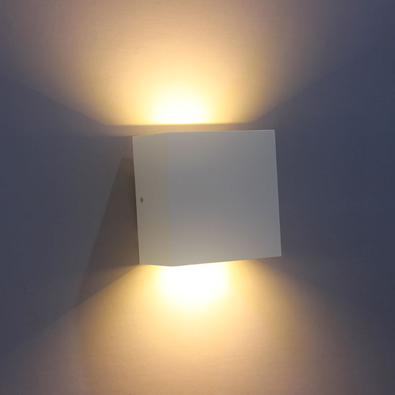 Direkt ab Werk liefern wir Lampen-Außenwandleuchten zu günstigen Preisen
