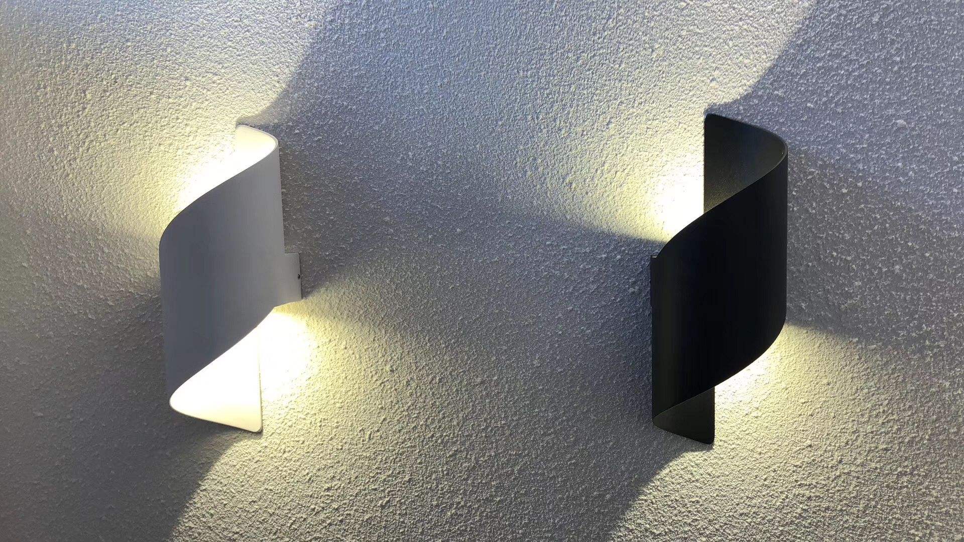 schwarze Außenwandleuchte