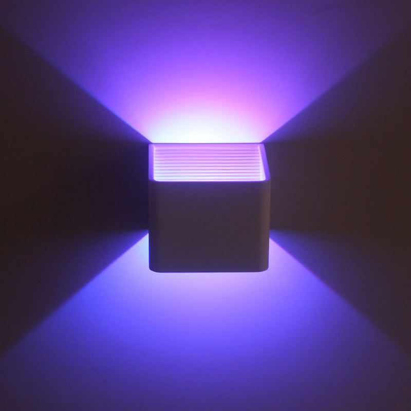 Wandleuchte mit RGB-Fernbedienung